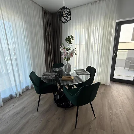 Boutique House By The Navodari